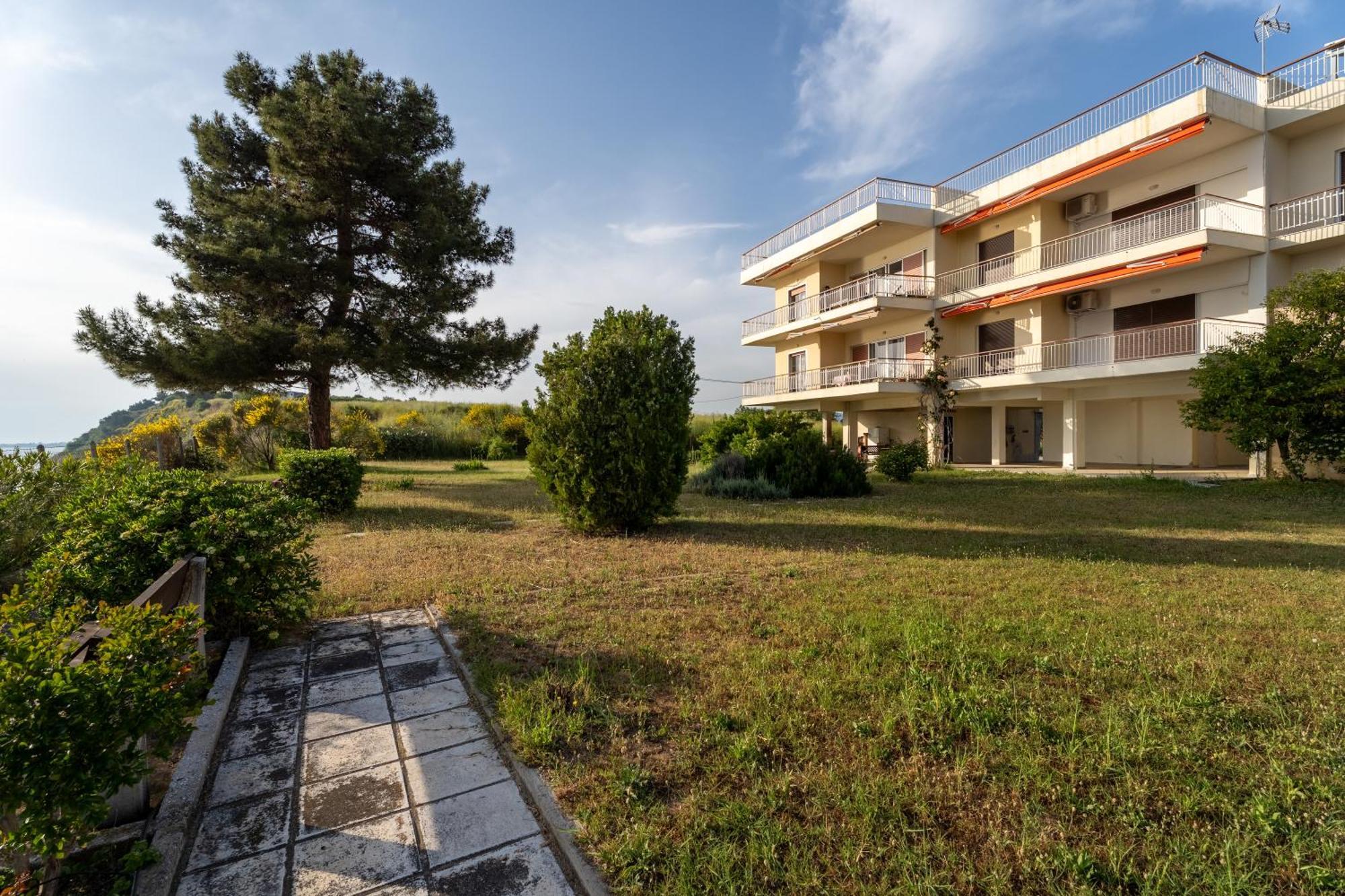 Sunshine House Offering Spectacular Views To Olymp A Appartement Nea Iraklia Buitenkant foto