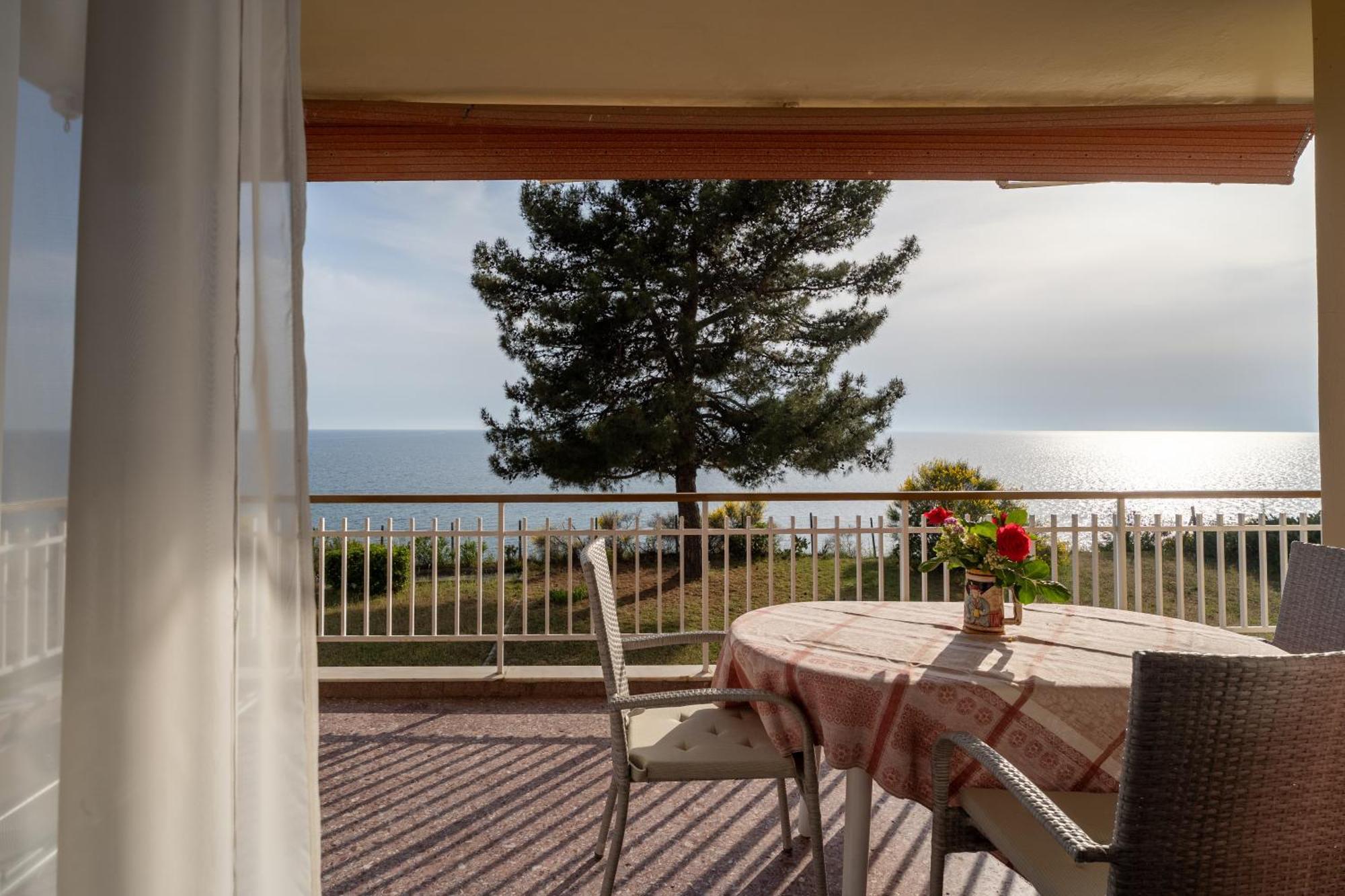 Sunshine House Offering Spectacular Views To Olymp A Appartement Nea Iraklia Buitenkant foto